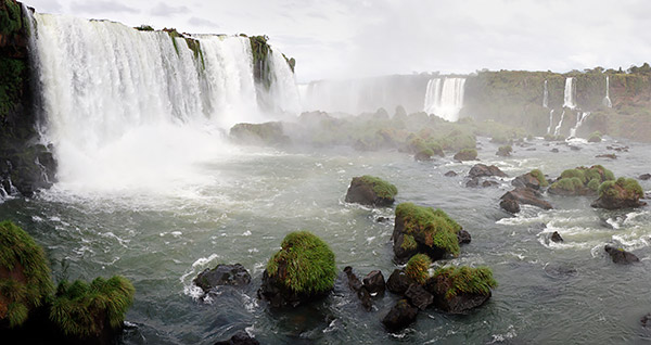 Photo tour image of the Iguazu Falls on the Argentina-Brazil border
