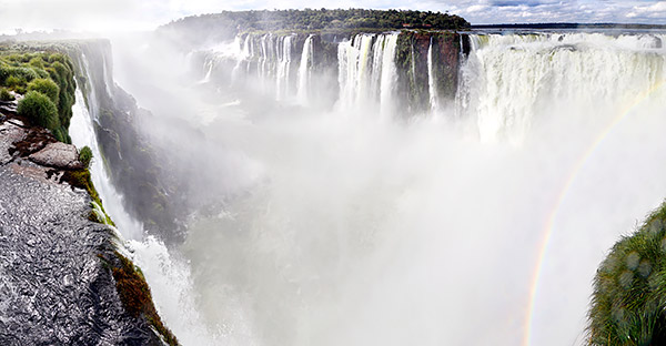 Photo tour image of the Iguazu Falls on the Argentina-Brazil border