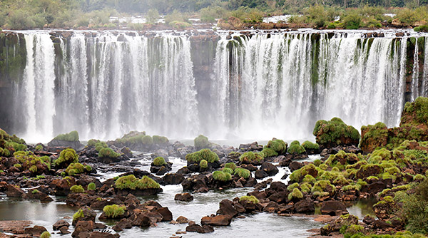Photo tour image of the Iguazu Falls on the Argentina-Brazil border